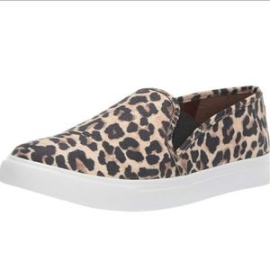 NWOB STEVE MADDEN Safary Leopard Sneakers